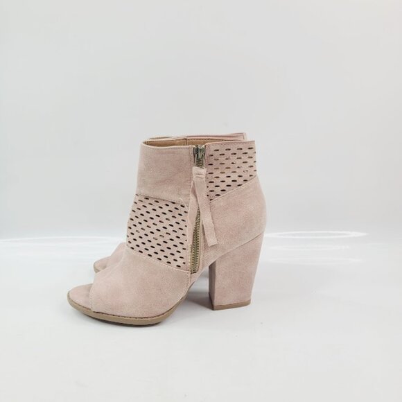 Qupid Women's Pink Peep Toe Leather Block Heel Classic Ankle Bootie Size 7 - Picture 2 of 7